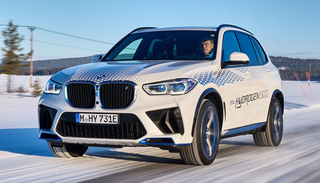 The BMW iX5 Hydrogen undergoes the final winter tests in the Arctic Circle