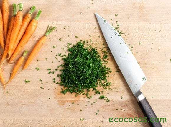 Carrot leaves: discover them with 5 delicious recipes