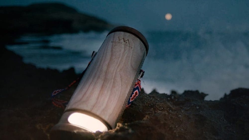 A lamp that works for 45 days with only half a liter of salt water