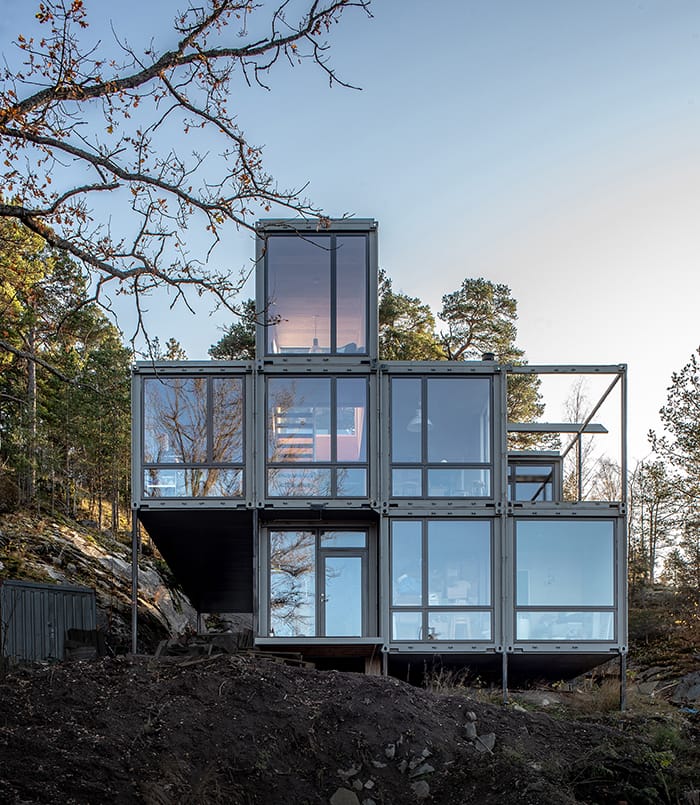 Container House, the Swedish modular house built with 8 shipping containers