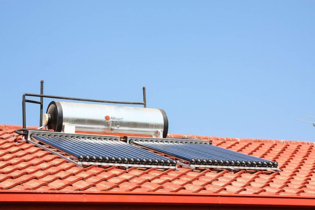 What is a solar collector?  Types + what they are used for