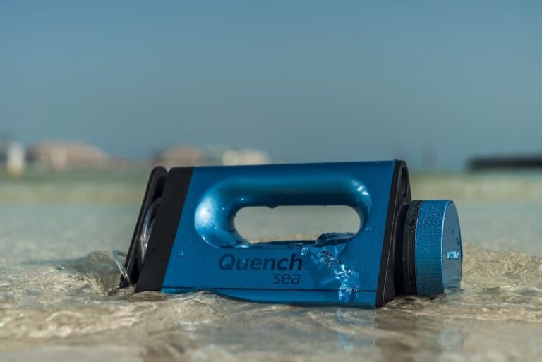 QuenchSea, a low-cost portable device to convert seawater into freshwater without electricity