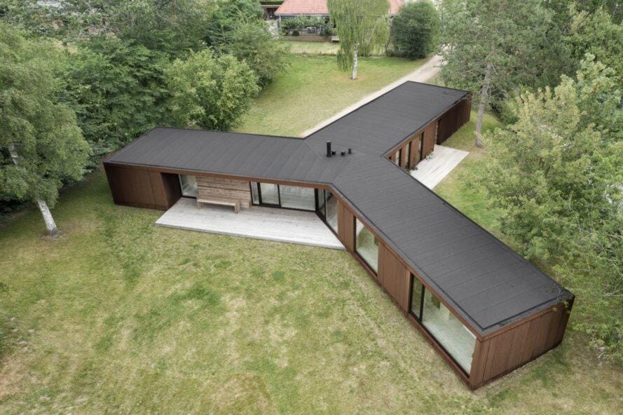The Danish steel and wood prefab house built in just 3 days