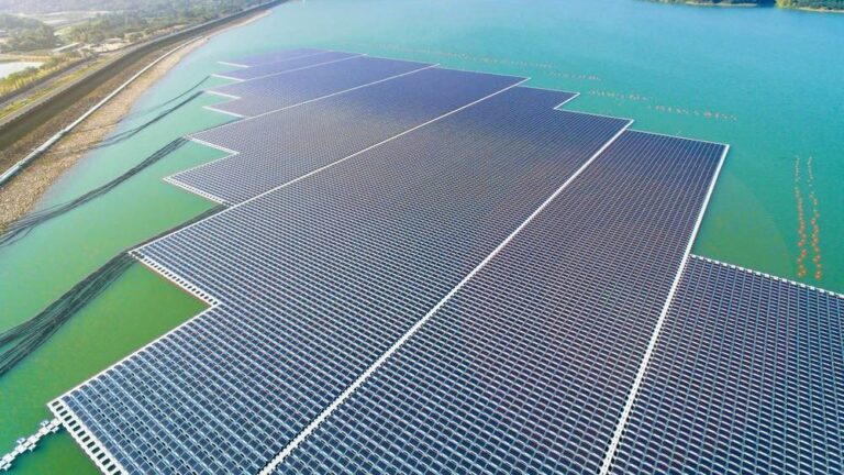 A Sevillian company wants to install 50 large solar platforms in Spanish reservoirs