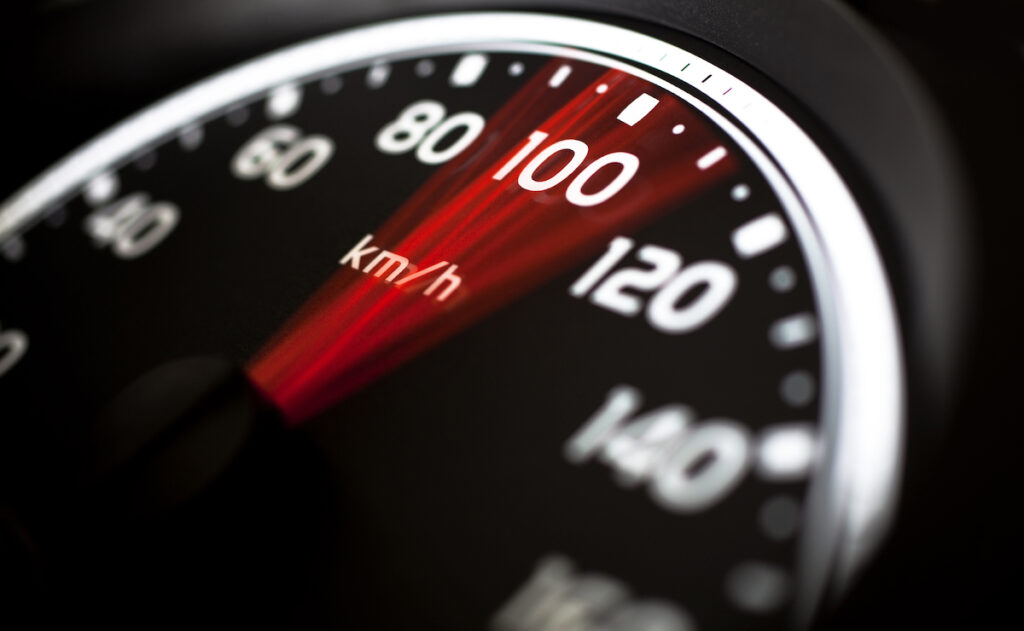 ¿Consume más tu coche a 120 que a 100 km/h?