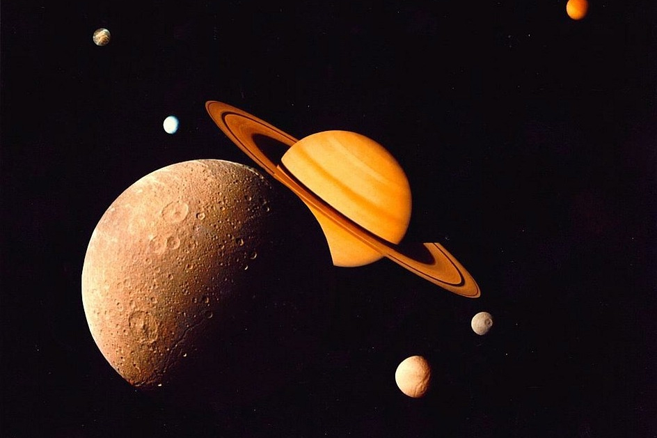 Saturn's moon hides an underground ocean