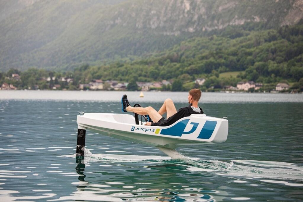 the recumbent bike that "flies" above the water