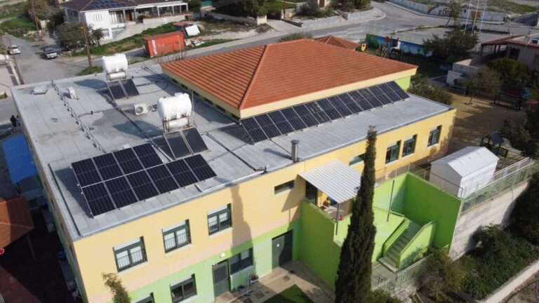 Chipre instalará sistemas fotovoltaicos de autoconsumo sobre tejado en 405 escuelas públicas
