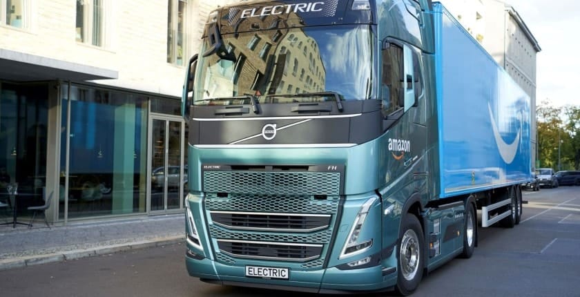 Volvo Trucks entrega los primeros camiones eléctricos del mundo fabricados con acero libre de fósiles