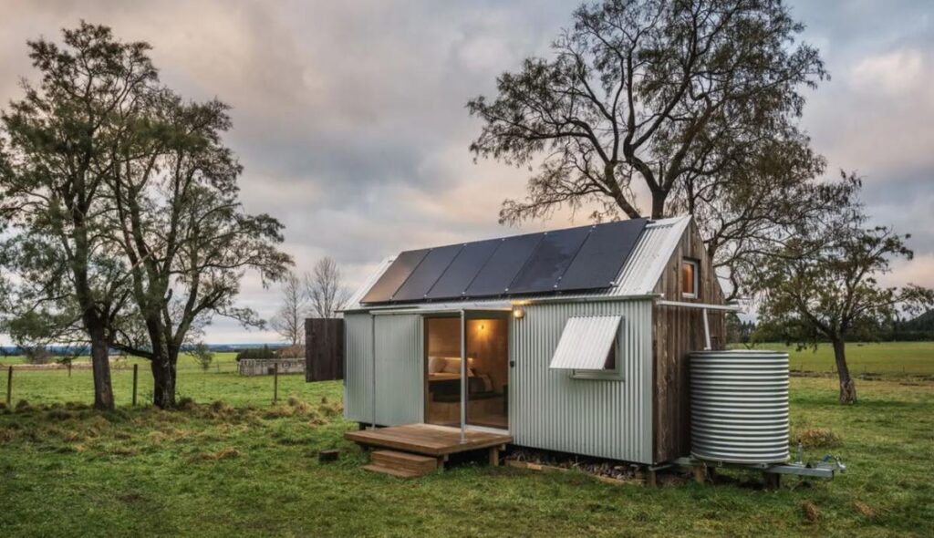 Kererū Retreat, the small New Zealand cabin 100% isolated from the electricity grid