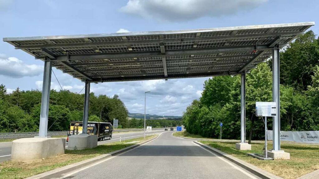 Germany, Austria and Switzerland join forces in a pioneering project to produce solar energy on their highways