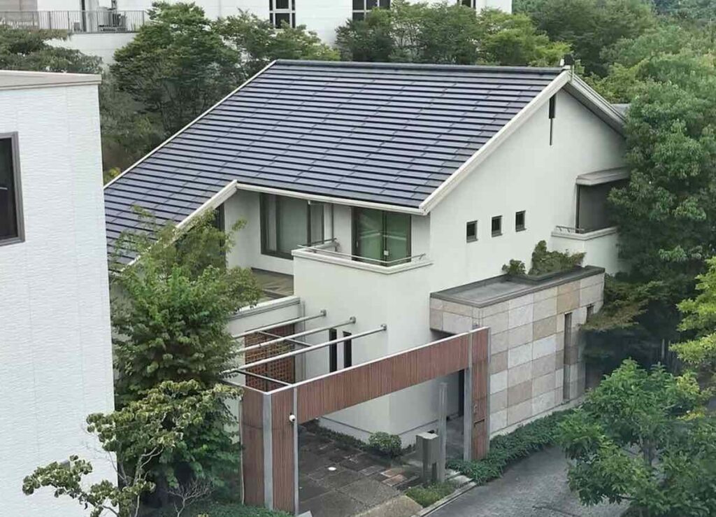 Japan's first self-contained hydrogen solar home