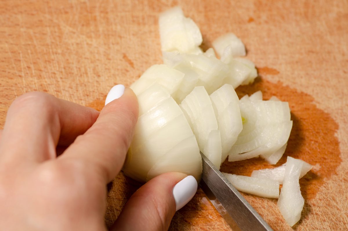 Tip for removing garlic or onion smell from hands and mouth